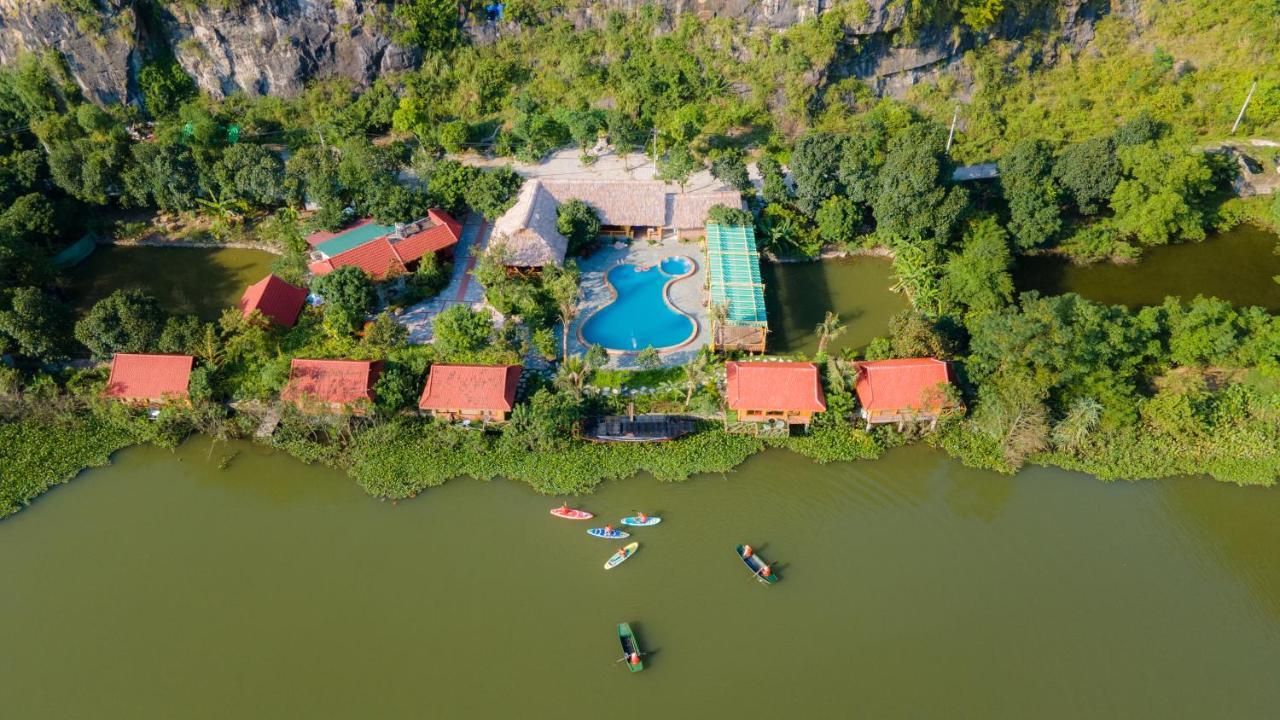 Xuan Son Lakeside Bungalow Нин Бин Екстериор снимка