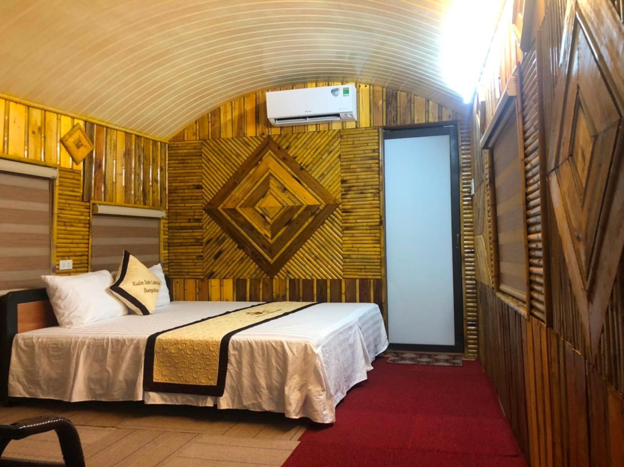 Xuan Son Lakeside Bungalow Нин Бин Екстериор снимка