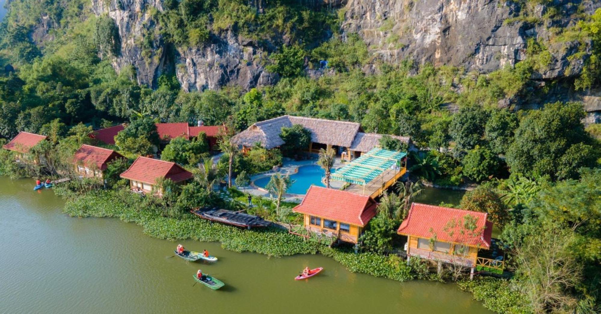Xuan Son Lakeside Bungalow Нин Бин Екстериор снимка