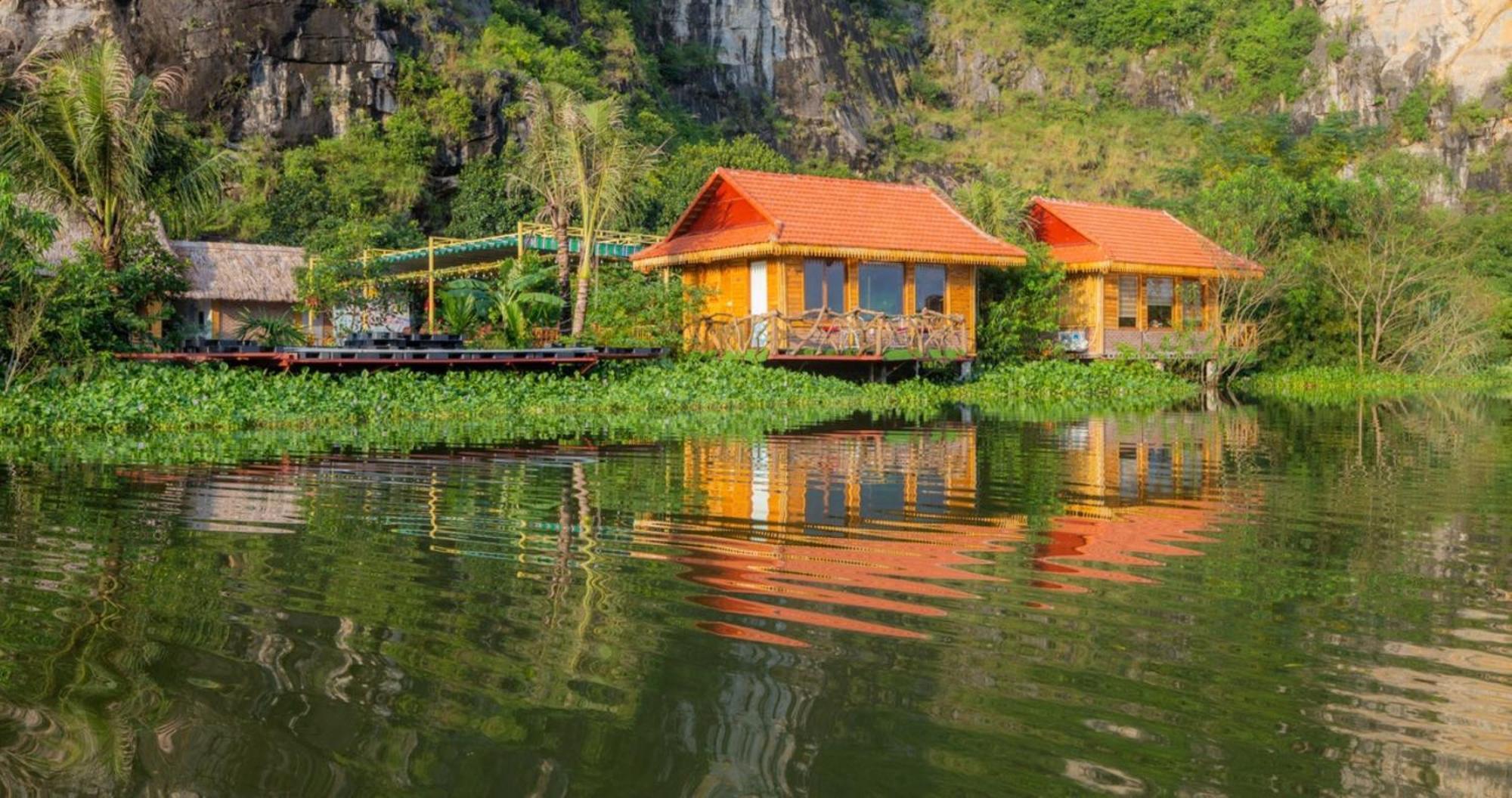 Xuan Son Lakeside Bungalow Нин Бин Екстериор снимка