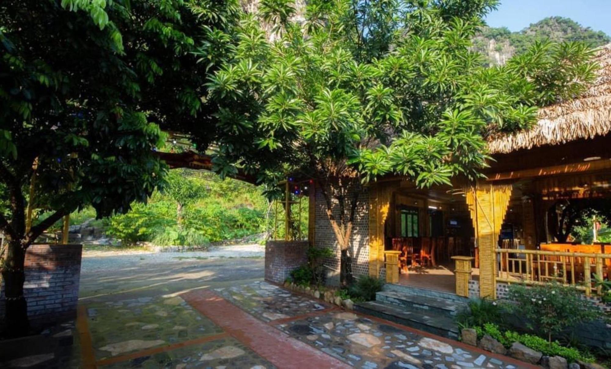 Xuan Son Lakeside Bungalow Нин Бин Екстериор снимка