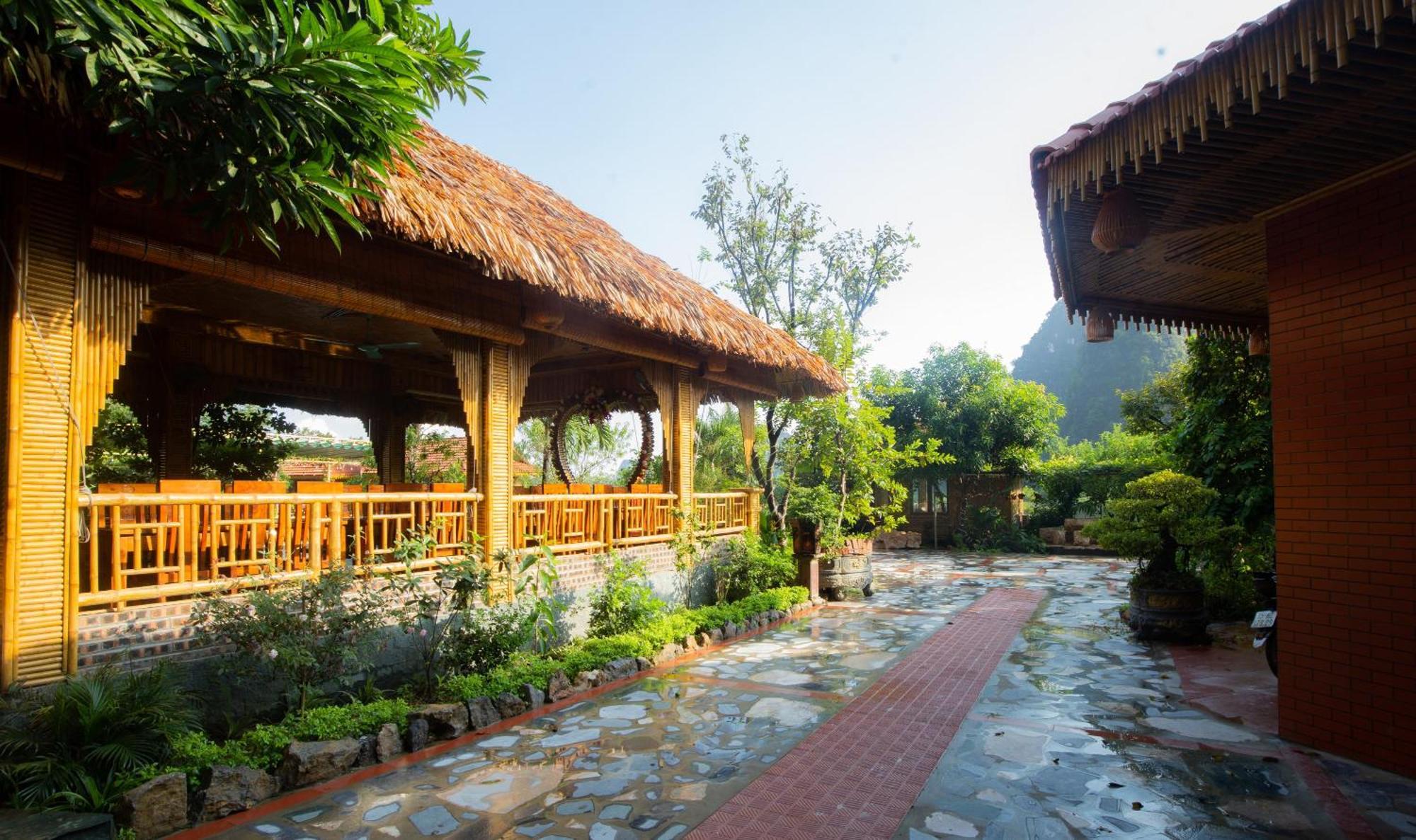 Xuan Son Lakeside Bungalow Нин Бин Екстериор снимка