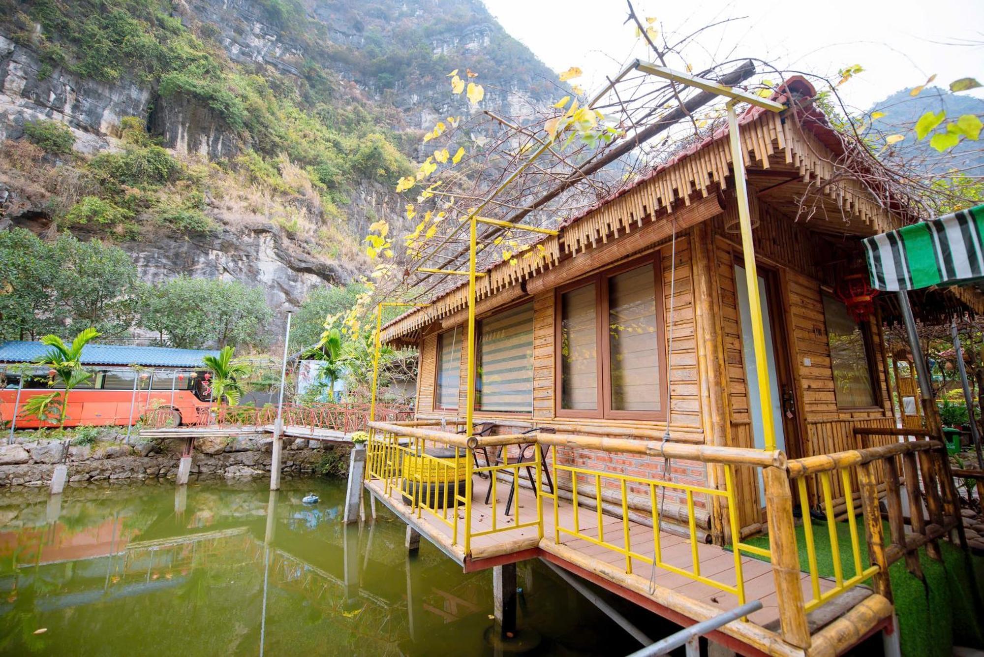 Xuan Son Lakeside Bungalow Нин Бин Екстериор снимка