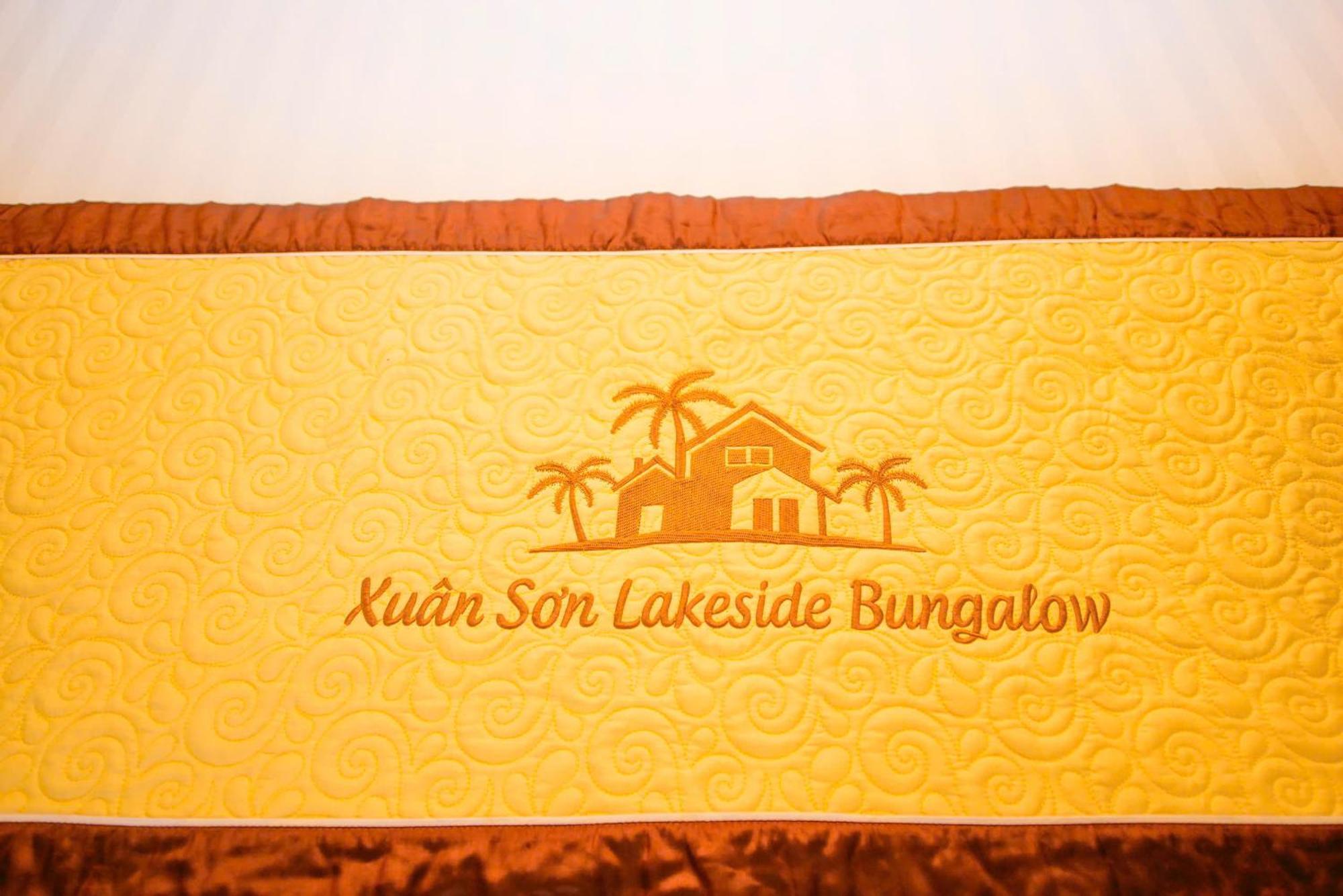Xuan Son Lakeside Bungalow Нин Бин Екстериор снимка