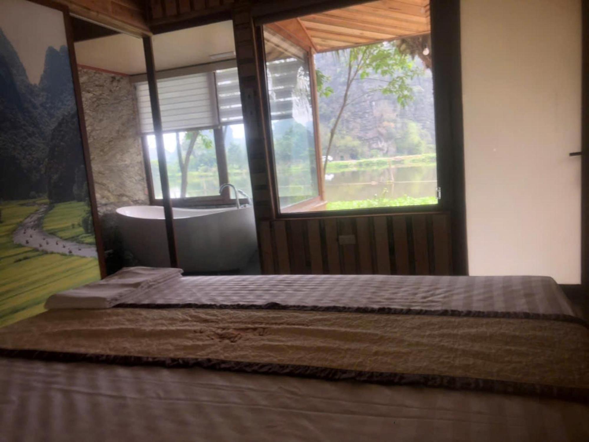 Xuan Son Lakeside Bungalow Нин Бин Екстериор снимка