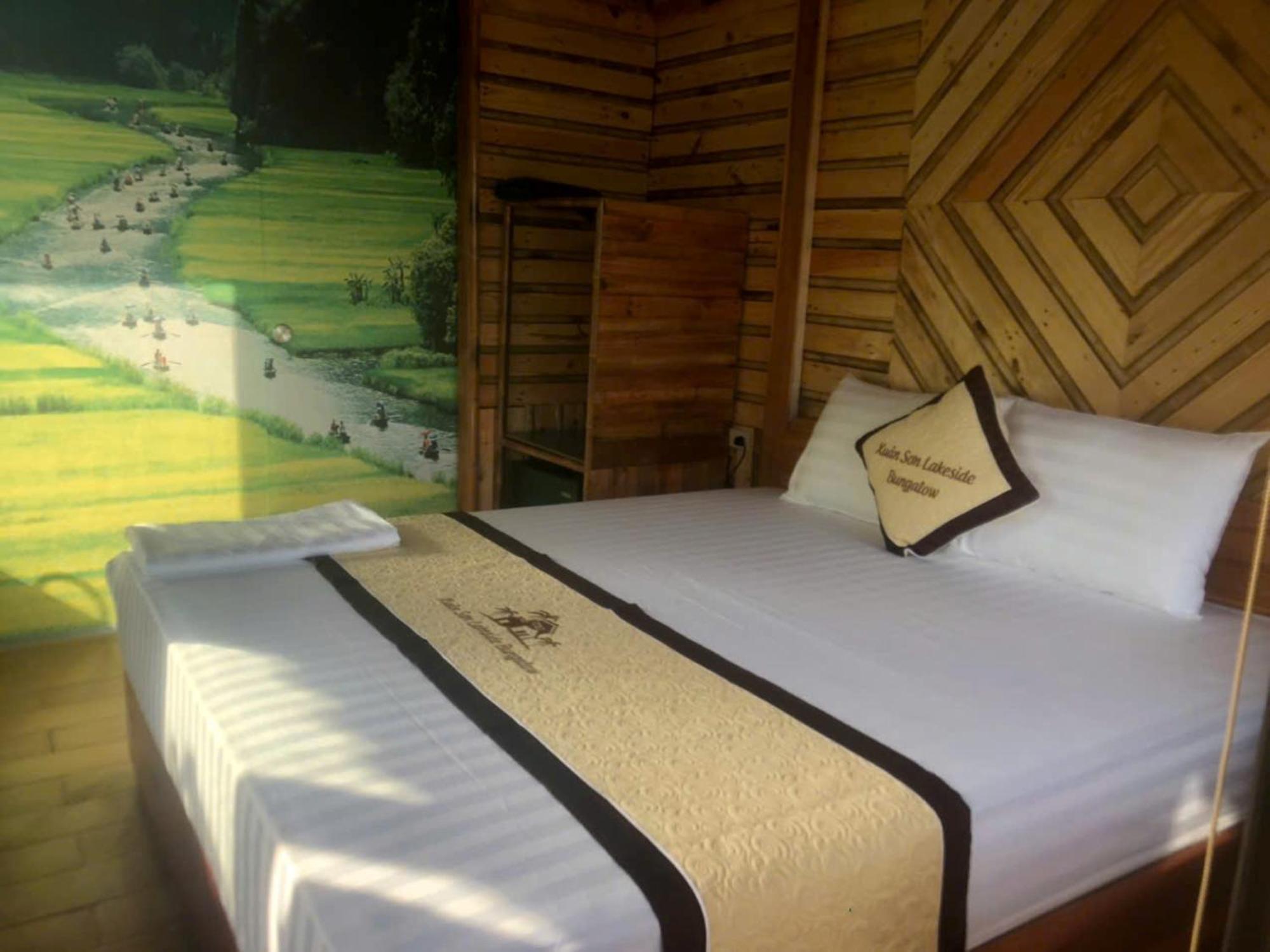 Xuan Son Lakeside Bungalow Нин Бин Екстериор снимка